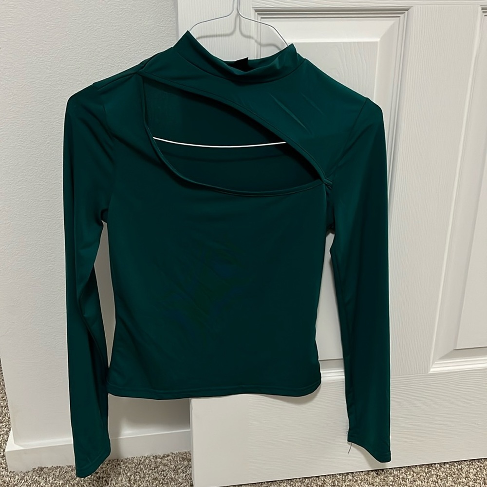 Green long sleeve top with cut out